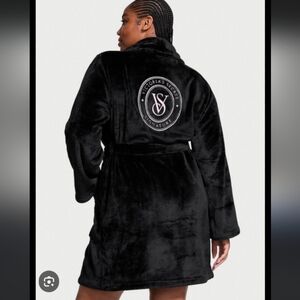 Victoria's Secret Plush Cozy Short Robe XS/S